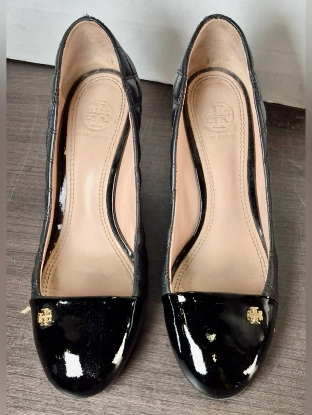 Tory Burch Black Quilted Leather Wedge Pumps Gold Logo Size 7.5M